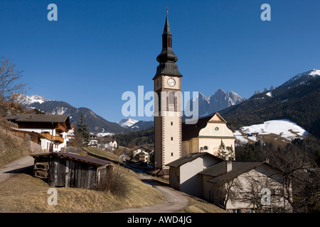 Alpine Dorf Saint peter, Val di Funes, Italien Stockfoto