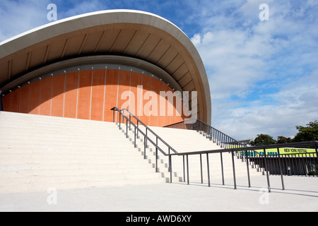 Das Haus der Kulturen der Welt (HdKW) in der Berliner Kongresshalle (Schwangere Auster) in Berlin, Deutschland, Europa | Stockfoto