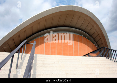 Das Haus der Welt Kulturen (HdKW) in der Berliner Kongresshalle (Schwangere Auster) in Berlin, Deutschland, Europa Stockfoto