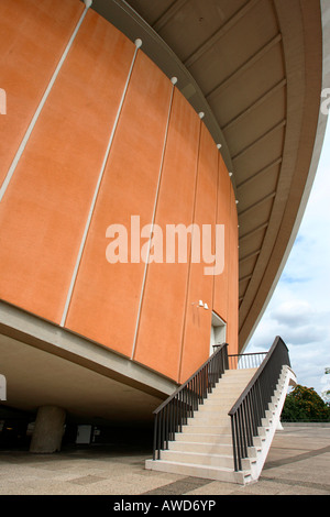 Das Haus der Welt Kulturen (HdKW) in der Berliner Kongresshalle (Schwangere Auster) in Berlin, Deutschland, Europa Stockfoto