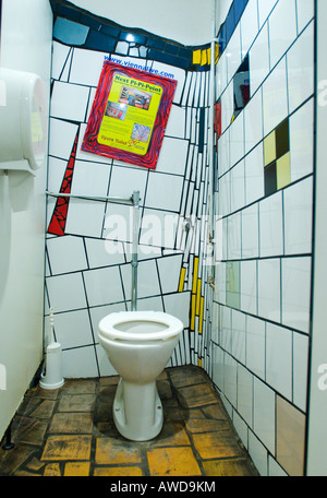 Toilette der modernen Kunst, Friedensreich Hundertwasser, Wien, Österreich Stockfoto