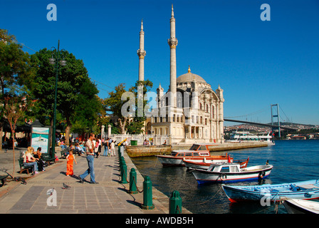 Ortakoey Camii (Ortakoey Moschee) am Bosporus, Istanbul, Türkei Stockfoto