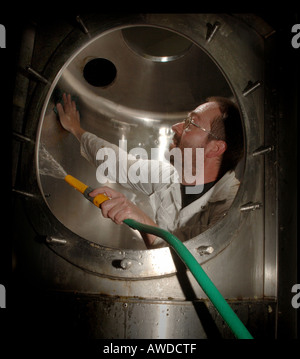 Ein Kupfer sein hinunter gewaschen: Das Schiff, in dem der Hopfen und Brei in der traditionellen Brauprozess kombiniert wurden. Stockfoto