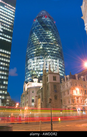 Die Gurke, die Gebäude in der Stadt von London 30 St. Mary Axe, EC3 Stockfoto