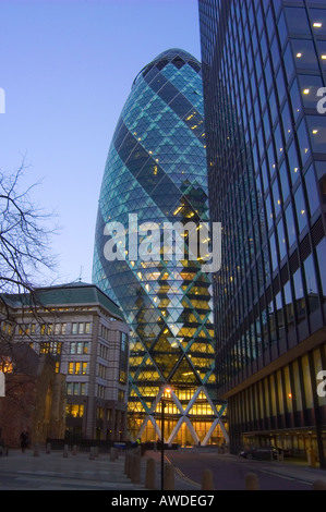 Der Swiss Re Tower oder Gurke, 30 St. Mary Axe, London EC3 Stockfoto