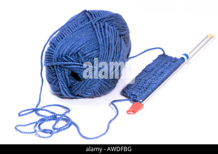 Ball of blue wool and knitting Stockfoto