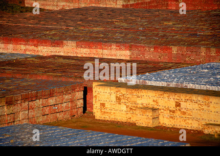 Stapel von neuen LBC Ziegel Ziegelei Hanson Ziegel Firma Whittlesey Cambridgeshire England Großbritannien Großbritannien Stockfoto