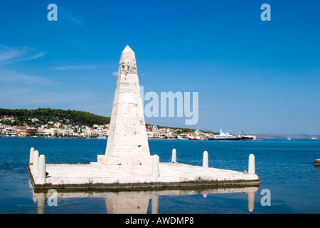 Das Denkmal auf der Drapano Brücke auf Argostoli Kefalonia September 2006 Stockfoto