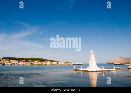 Das Denkmal auf der Drapano Brücke auf Argostoli Kefalonia September 2006 Stockfoto