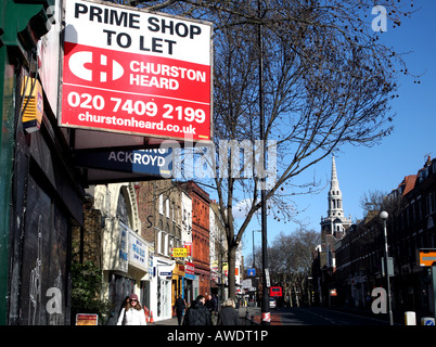 Hauptstraße mit Shop, lassen Sie Zeichen Stockfoto