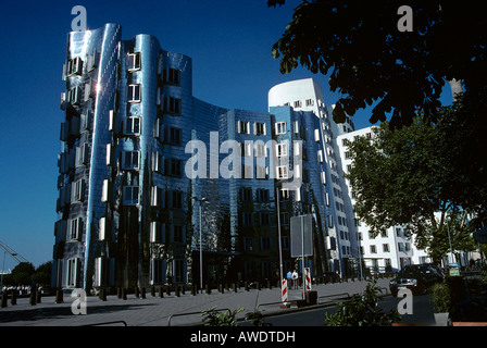 Neue Zollhof. Eine Gruppe von drei Gebäuden, die von California Architekt Frank Gehry entworfen. Düsseldorf, Deutschland Stockfoto