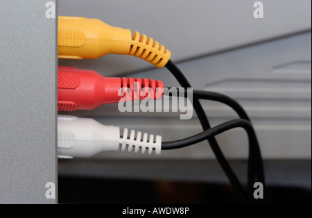Scart führt an der Rückseite des Fernsehens angeschlossen Stockfoto
