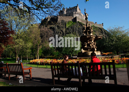 Edinburgh Castle von Princes street gardens Stockfoto