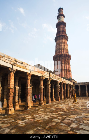 Qutub Qutb Minar Turm Ziegel Minarett Delhi Indien Asien Stockfoto