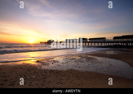 Southwold Pier bei Sonnenaufgang an der Küste von Suffolk Stockfoto