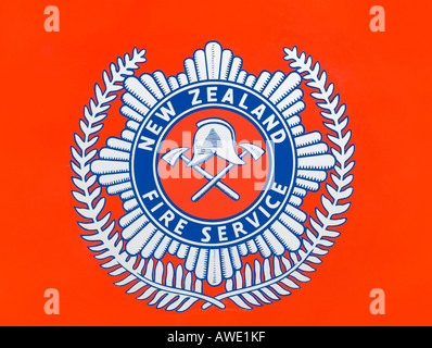 Emblem der New Zealand Feuerwehr auf einem Vintage Feuerwehrauto Stockfoto