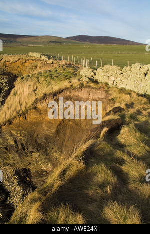 Dh Küstenerosion KÜSTENEROSION Küstenerosion im Vereinigten Königreich cliff Erdrutsch Stockfoto