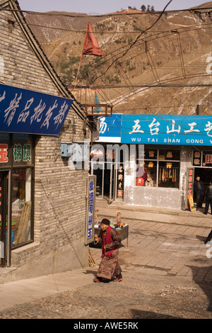 Eine ältere Frau in traditioneller Kleidung. Wutai Shan, der Volksrepublik China Stockfoto