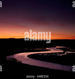 Blick über die gewundenen Fluss Aln in Richtung Foxton in Northumberland reflektieren den Sonnenuntergang in der Nähe von Alnmouth Stockfoto