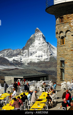 Open-Air-Restaurant das Kulmhotel am Gornergrat, Blick auf Matterhorn, Mont Cervin, Zermatt Wallis Schweiz Stockfoto