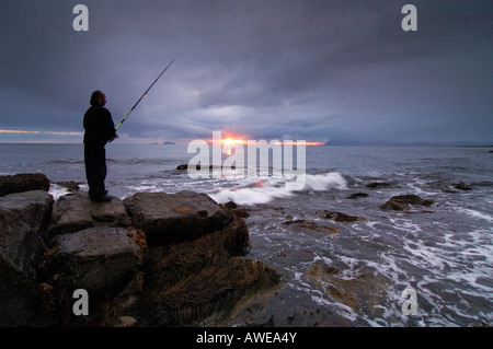 Fischer am Strand, Lofoten Inseln, Norwegen, Skandinavien, Europa Stockfoto