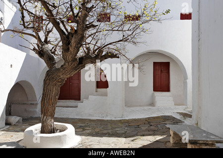 Innenhof des Klosters Panajia Tourliani, Ano Mera, Mykonos, Griechenland Stockfoto