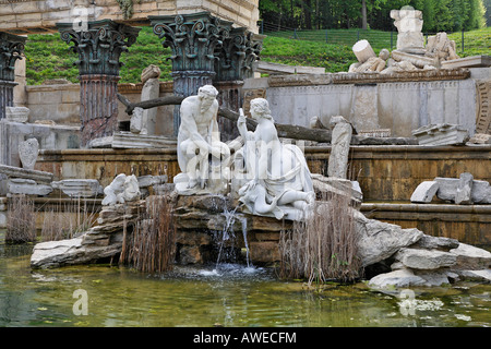 Römische Ruine (errichtet 1778) im Park von Schloss Schönbrunn, Wien, Österreich, Europa Stockfoto