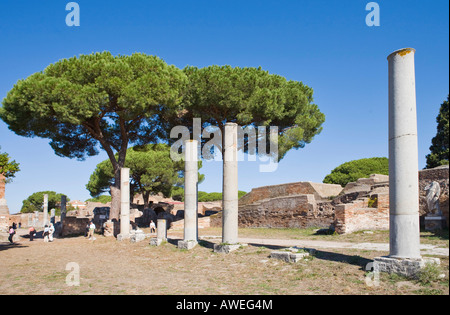 Säulen im Forum, archäologische Stätte Ostia Antica, Rom, Italien, Europa Stockfoto