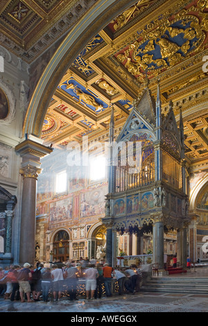 Ziborium mit Reliquien der Heiligen Petrus und Paulus, Basilika St. Johann im Lateran, Rom, Italien, Europa Stockfoto