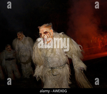 Krampus, eine traditionelle österreichische Figur gebunden an die Tradition des Heiligen Nikolaus, er ist das Böse Gegenstück verantwortlich für Punis Stockfoto