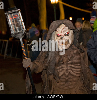 Krampus, eine traditionelle österreichische Figur gebunden an die Tradition des Heiligen Nikolaus, er ist das Böse Gegenstück verantwortlich für Punis Stockfoto