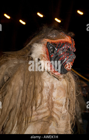 Krampus, eine traditionelle österreichische Figur gebunden an die Tradition des Heiligen Nikolaus, er ist das Böse Gegenstück verantwortlich für Punis Stockfoto