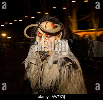 Krampus, eine traditionelle österreichische Figur gebunden an die Tradition des Heiligen Nikolaus, er ist das Böse Gegenstück verantwortlich für Punis Stockfoto