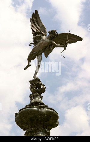 Londoner Piccadilly Circus Sir Aldred Gilberts berühmte Statue des Eros Stockfoto