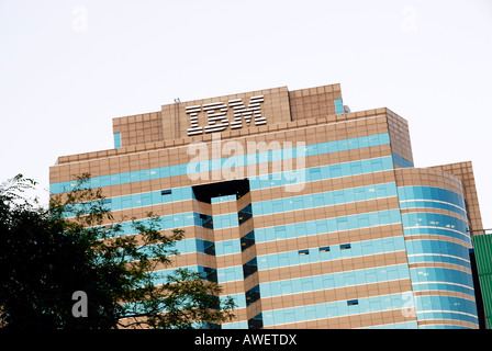 Peking CHINA, „IBM Corporation“ Modern Office, Tower Building in Sanlitun Gegend, Detailschild oben, Low Angle Stockfoto