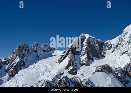 Mt. Haast und den Gipfel des Mt. Lendenfeld betrachtet aus einem Hubschrauber, Südinsel, Neuseeland, Ozeanien Stockfoto