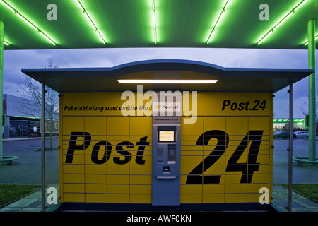 Selbstbedienungsmaschine für den Paketversand, Post 24, Wien, Österreich, Europa Stockfoto