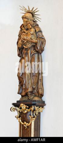 Statue des Hl. Antonius, Margaretenkirche (St.-Margarethen Kirche), Berndorf, Triestingtal, Niederösterreich, Österreich, Europa Stockfoto