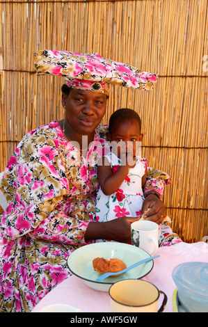 Einheimischen Essen Abendessen, Sehitwa, Botswana, Afrika Stockfoto