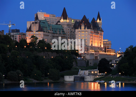 Fairmont Chateau Laurier bei Nacht Stockfoto