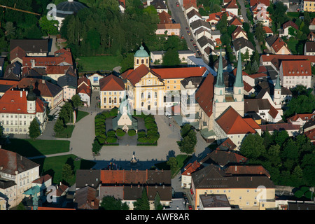 Luftaufnahme von Grace Kapelle (Gnadenkapelle) und Kapelle Platz in der Wallfahrt Stadt von Altötting, Bayern, Oberbayern, Ger Stockfoto