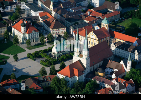 Luftaufnahme von Grace Kapelle (Gnadenkapelle) und Kapelle Platz in der Wallfahrt Stadt von Altötting, Bayern, Oberbayern, Ger Stockfoto