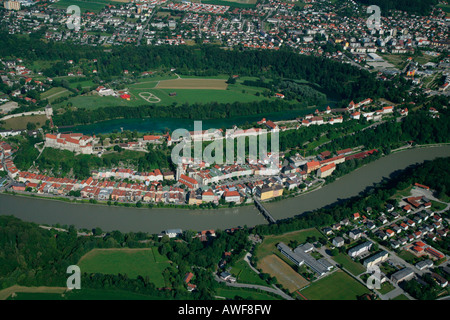 Luftaufnahme von Burghausen an der Salzach, mit Europas längste Burg in Upper Bavaria, Bavaria, Germany, Eur Stockfoto