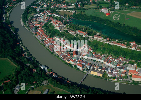 Luftaufnahme von Burghausen an der Salzach, mit Europas längste Burg in Upper Bavaria, Bavaria, Germany, Eur Stockfoto