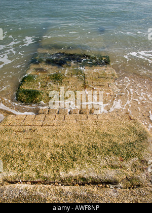 Teil der Überreste der Strukturen bauen in Lepe in Hampshire UK für den d-Day Landungen während des 2. Weltkrieges. Stockfoto