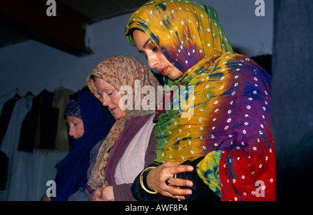 Peckham Moschee London England Frau beten Stockfoto