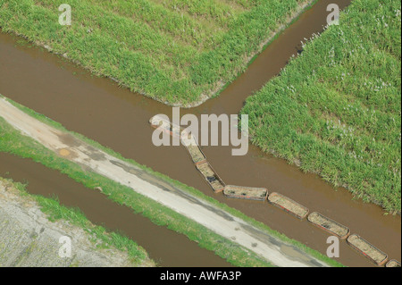 Antenne, erschossen, Lastkähne verwendet für den Transport von Zuckerrohr, Demerara Provinz, Guyana, Südamerika Stockfoto