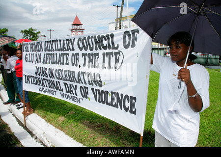 Protest gegen Gewalt gegen Frauen in Georgetown, Guyana, Südamerika Stockfoto