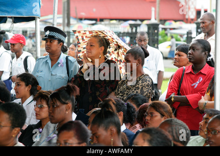 Frauen unterschiedlicher ethnischer Herkunft Protest gegen Gewalt gegen Frauen, Georgetown, Guyana, Südamerika Stockfoto