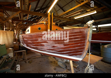 Traditionellen Segelboot der Jäger Flotte unter Reparatur auf den Norfolk Broads Stockfoto